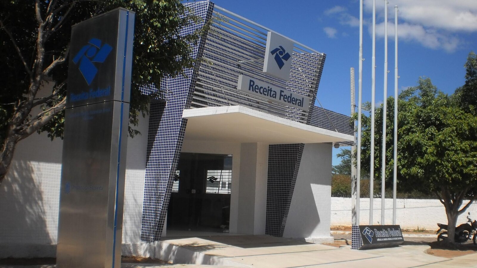 Fachada de uma agência da Receita Federal, em Sousa, Paraíba